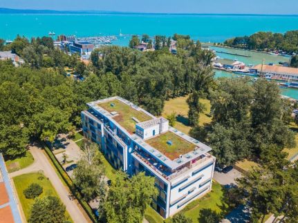 Azúr Villa Magán Apartman4