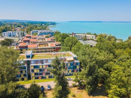 Azúr Villa Magán Apartman