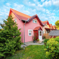 Juhar Apartmanház