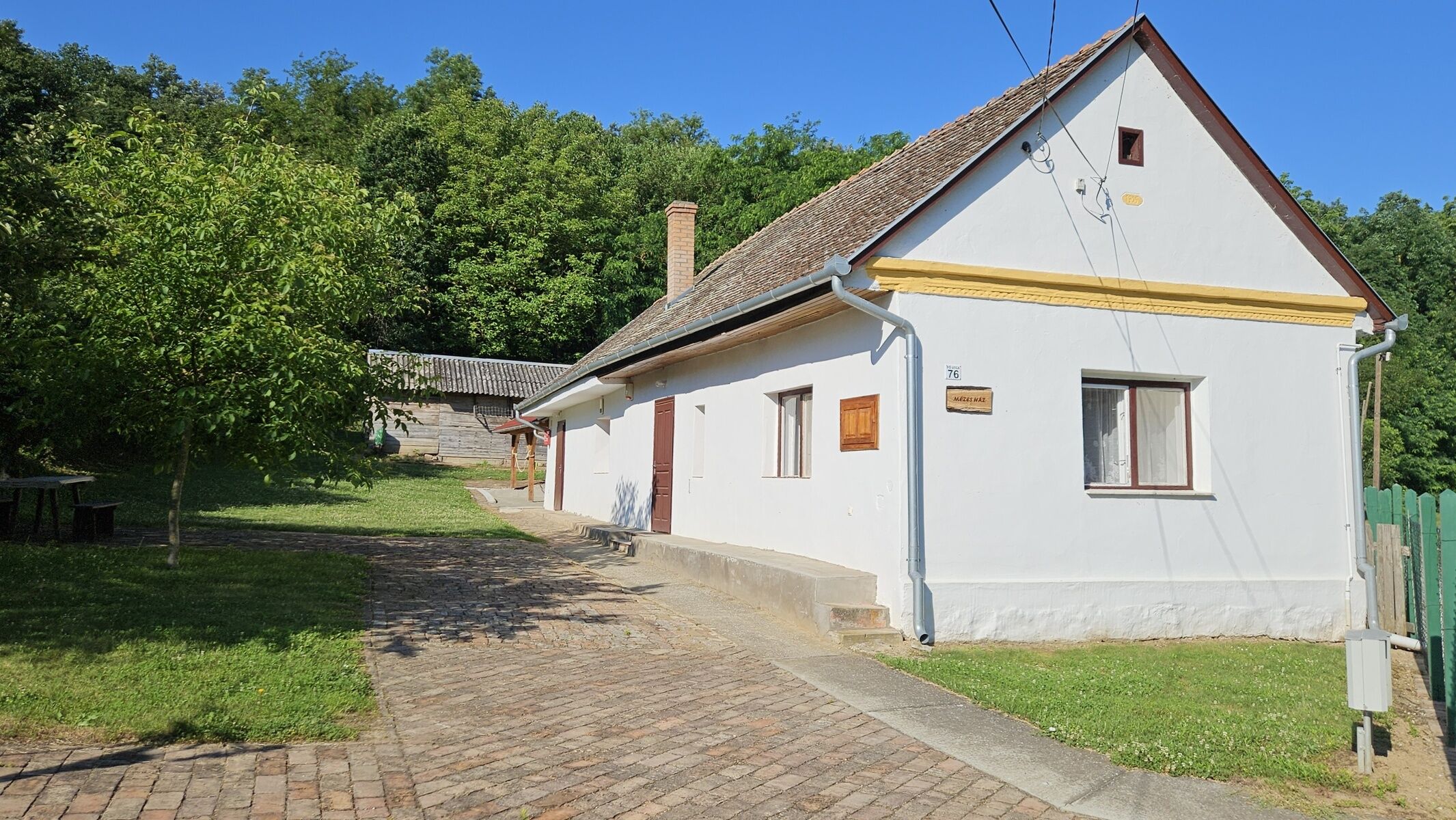 Mézesház – Kisjakabfalva