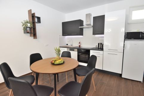 Silver Home Apartman1