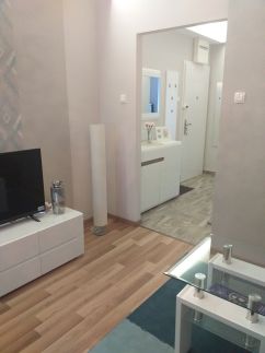 Elizabeth Apartman22