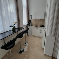 Déri Kert Apartmanház A***