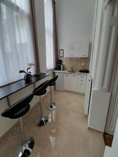 Déri Kert Apartmanház A***