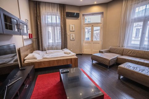 Kelemen Luxury Apartment11