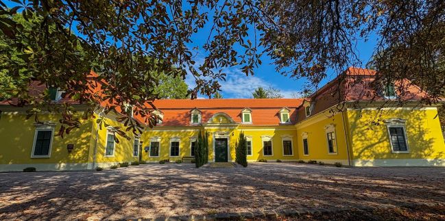 Pluto Lovas Vendégház