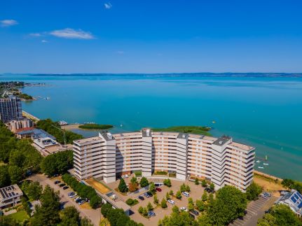 MF Club 218 Garden Apartments17