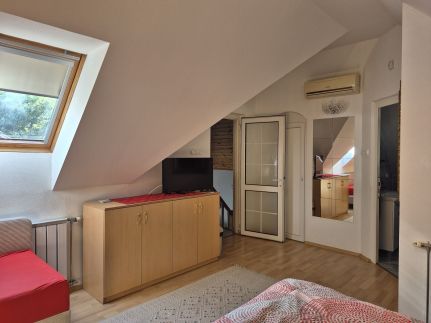 Várlak Apartman***11