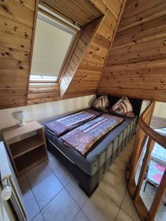 Várlak Apartman***12