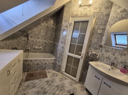 Várlak Apartman***15