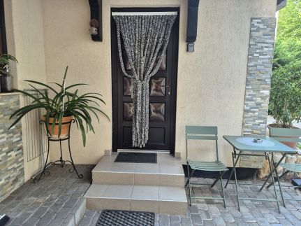 Várlak Apartman***4