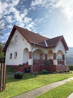 Pusztavár-Lak***
