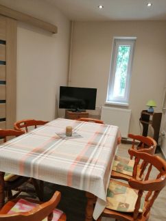 Új Lilla Apartman24