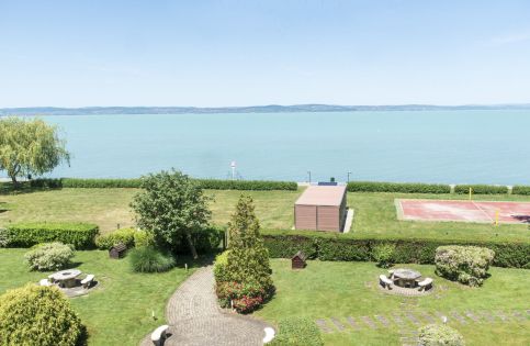 Balaton Lakeside Residence1