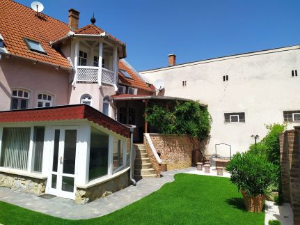 Zoli Kölcsey 19 Villa5