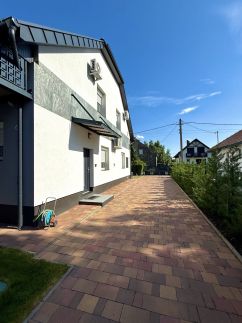 Peter & Roza Modern Apartmanház17