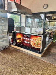 Pipacs Panír & Grill Garden Vendégház30