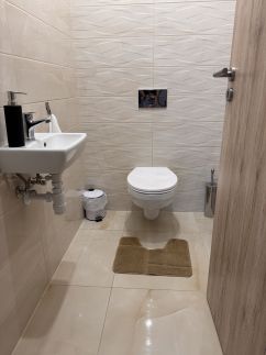 Lake Town Apartments I21
