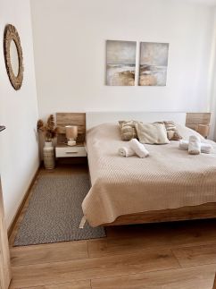Lake Town Apartments I7