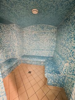 Club218 Red Wellness Apartman9