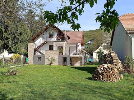Szuterén Apartmanház27
