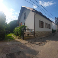 Szuterén Apartmanház