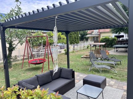 Holiday House Apartmanok24