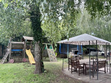 Holiday House Apartmanok27