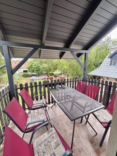 Holiday House Apartmanok32