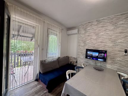 Holiday House Apartmanok33
