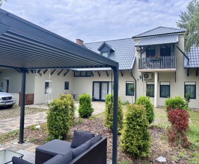 Holiday House Apartmanok