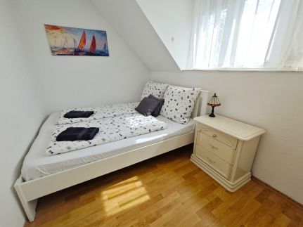 Jenna Apartments - Kara6