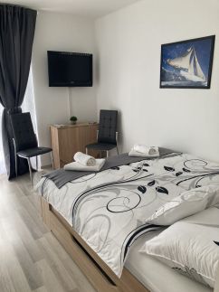 Aranypart Apartman369