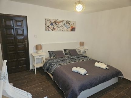 Marine Cottage18
