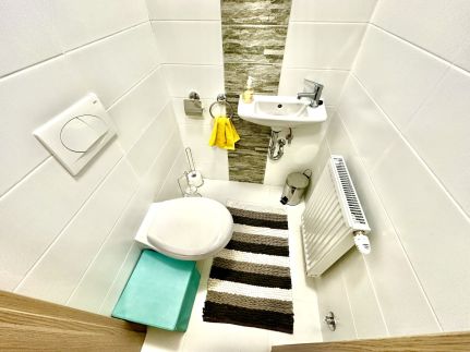 Pine Apartment & Pool9