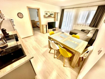 Pine Apartment & Pool2