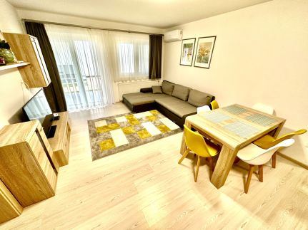 Pine Apartment & Pool3