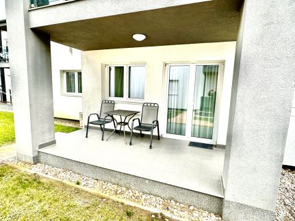 Pine Apartment & Pool5