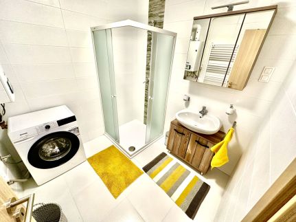 Pine Apartment & Pool8