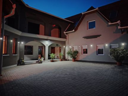 Kőkapu Apartmanház ***13