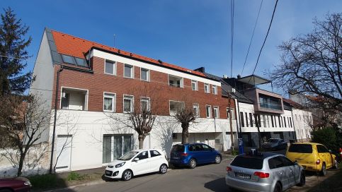 Üstökös Apartman12