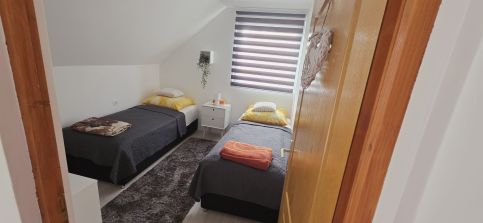 Szőlőfürt Faház25