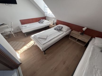 Május 1 Vendégház - – Torony