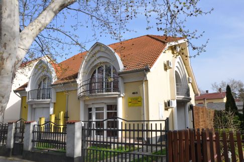 S48  Apartmanház