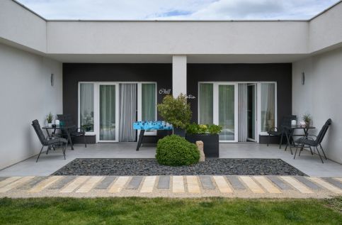 Melody Holiday House36