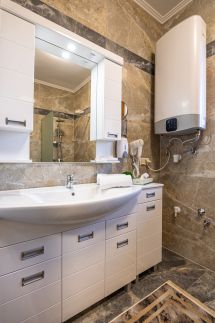 Vörös Álom Panzió80