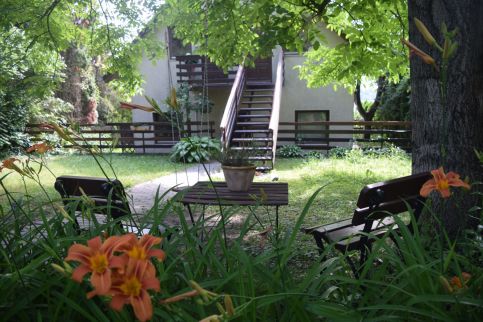 Repülőhal Apartmanház84