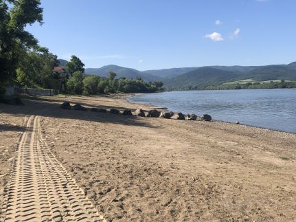 Repülőhal Apartmanház64