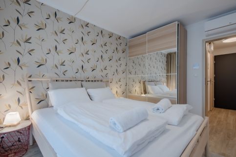 Cadett 504 Apartman Siófok by BLTN9