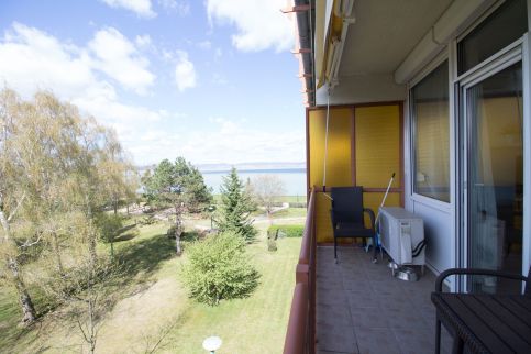 989 - Zamárdiban közvetlen vízparti apartman kiadó18